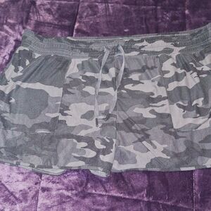 Athletic Works Black & Gray Camo Women's Shorts